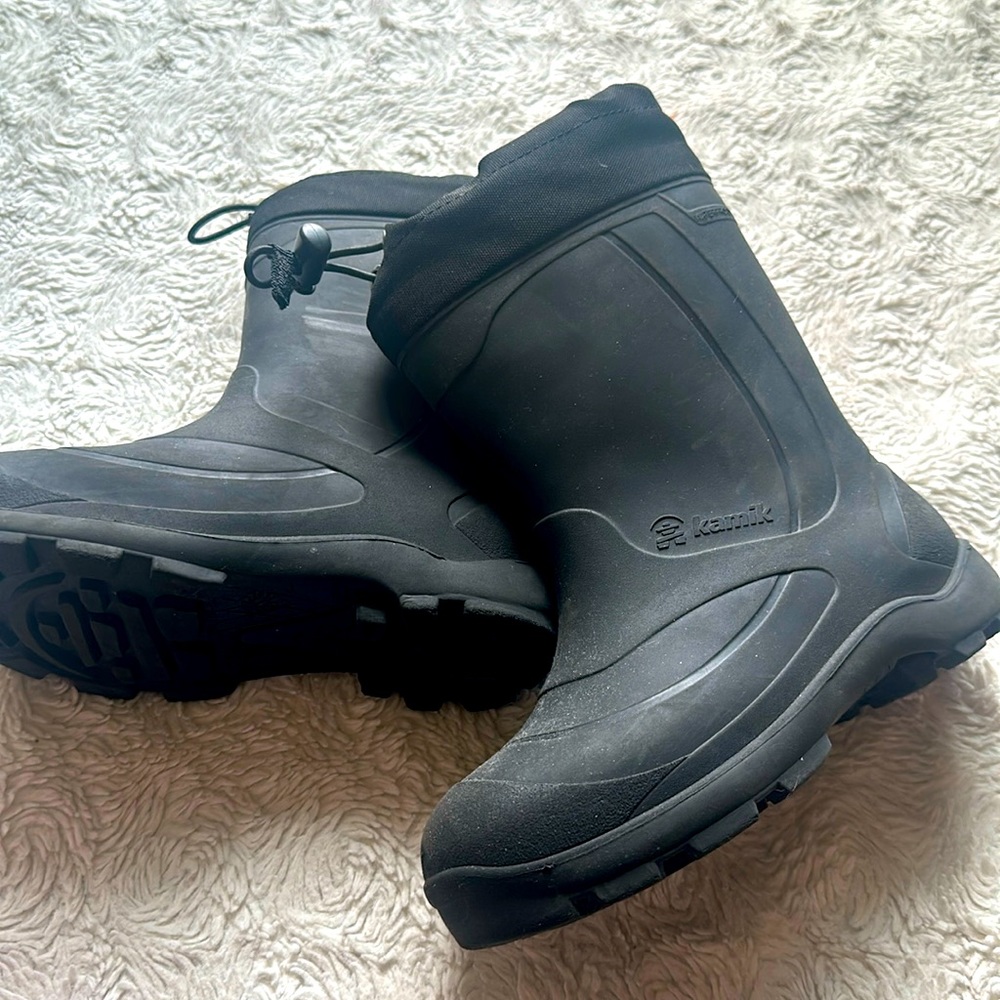 Kamik snow boots size 1